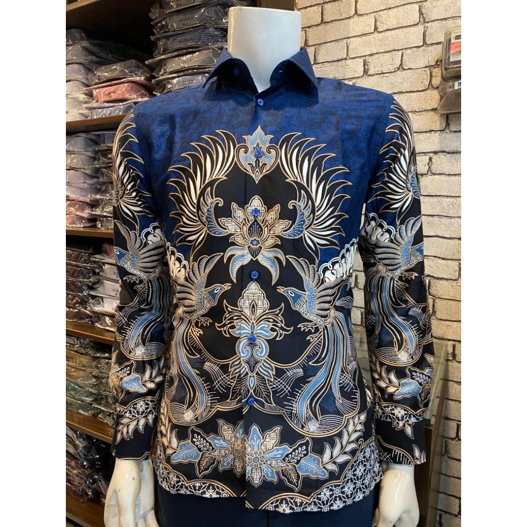 Alisan Batik Motif Sayap Garuda Lengan Panjang Slimfit