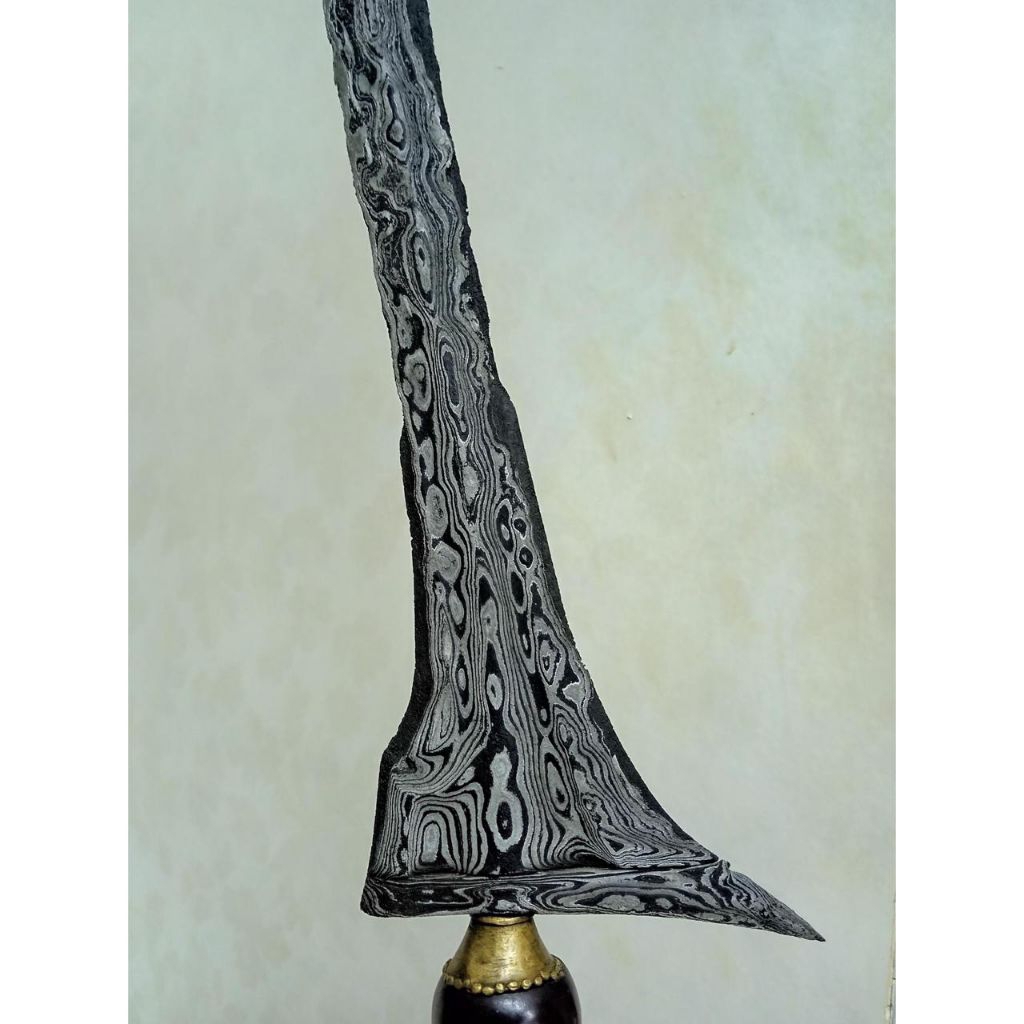Keris sepuh Jalak Tilam Sari era Madura