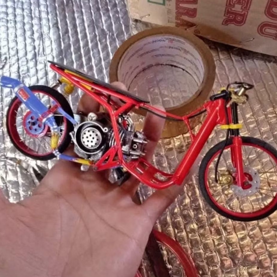 mainan diecast motor Honda Vario 125 model drag usb power charger