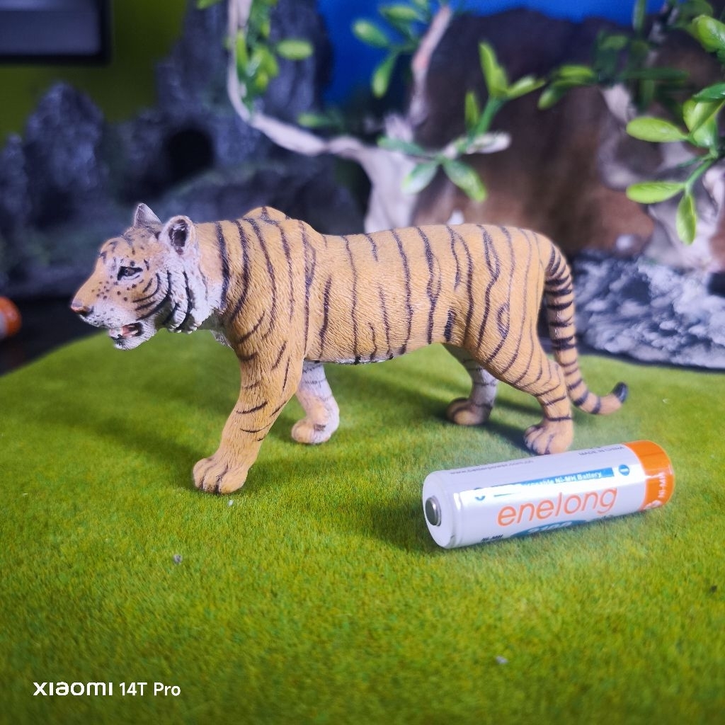 Schleich tiger figure
