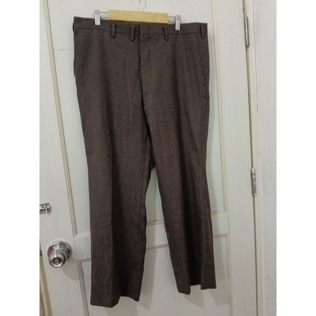 Celana kain kantor warna coklat, ada furing, agak tebal