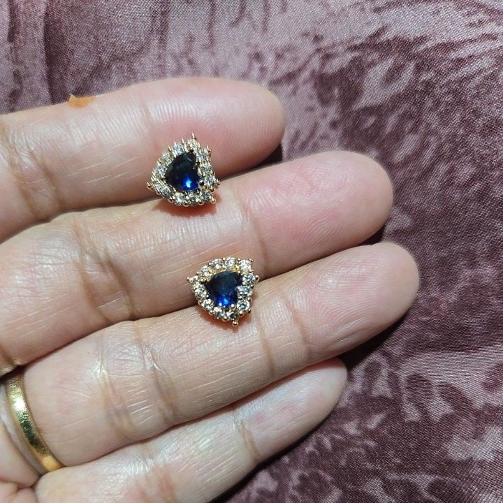 Anting tusuk Permata biru