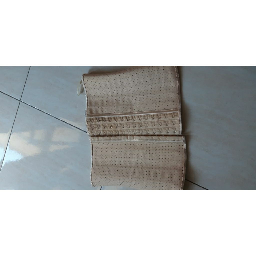 Korset Latex Merk YuyuAddict M ( Baca Deskripsi  )