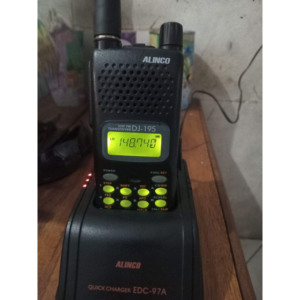 Handy-talky Alinco DJ-195 (by:Japan)