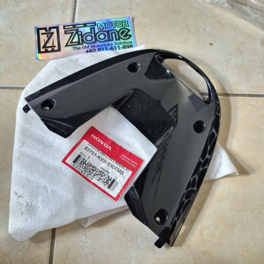 cover kaver kover lampu stop bawah hitam vario 110 karbu orihinal AHM 83751KVB930FMB