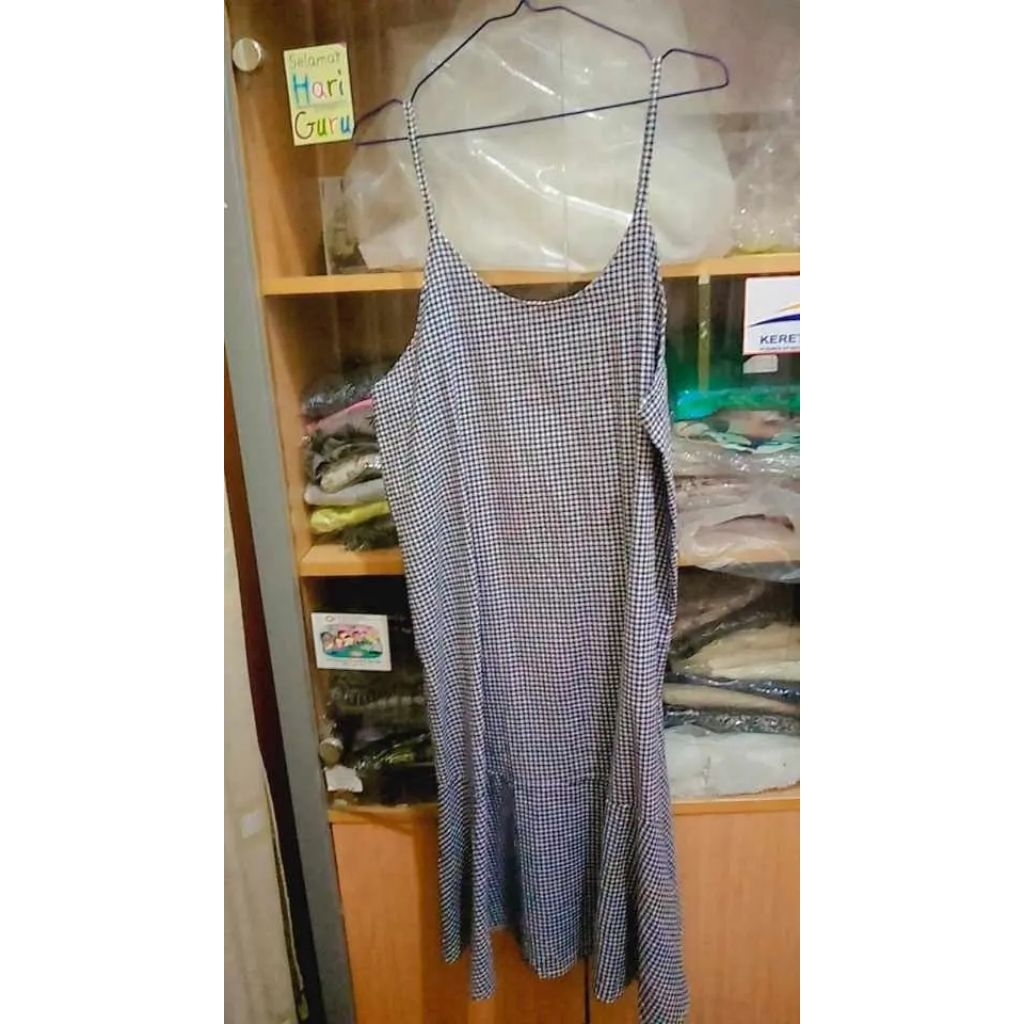 - Nama Produk: Dress Wanita Tanpa Lengan Motif Kotak-kotak Hitam Putih, Bahan Ringan