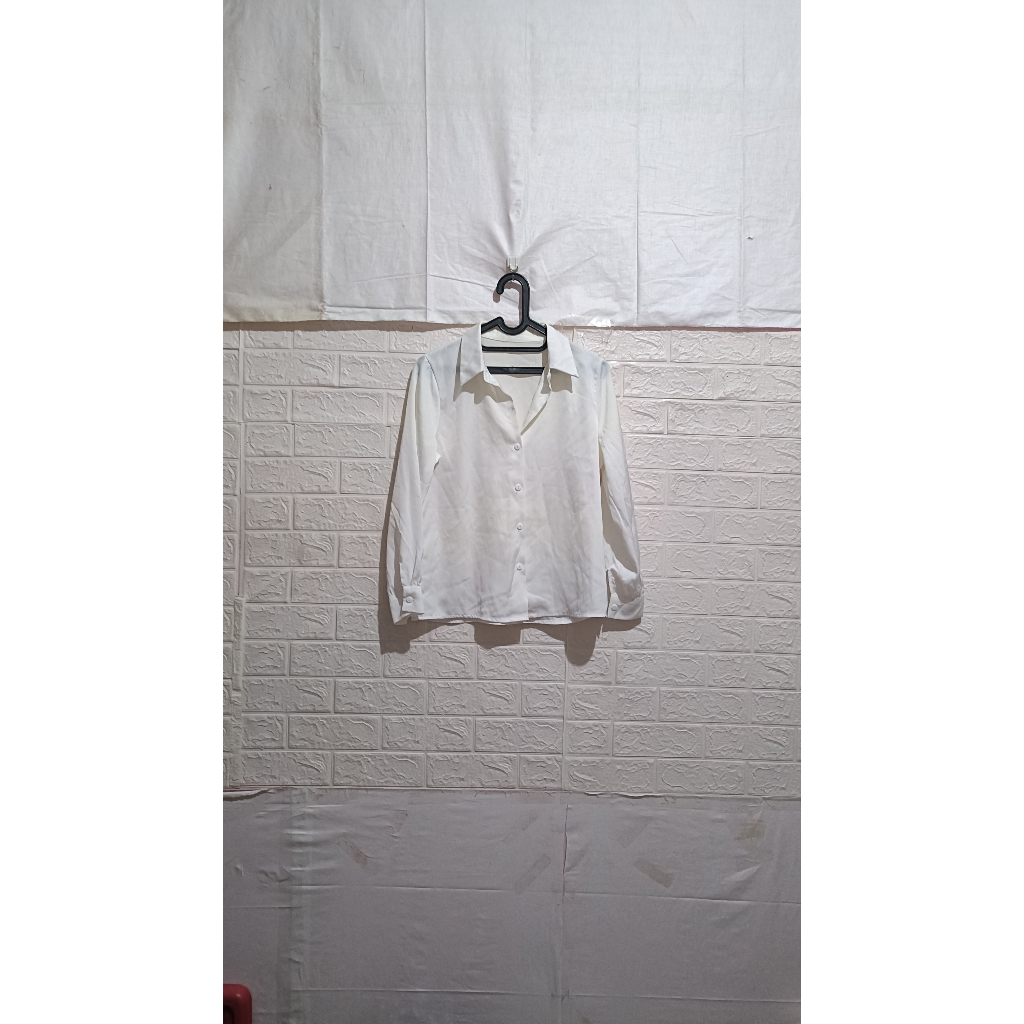 Kemeja Putih wanita Satin halus