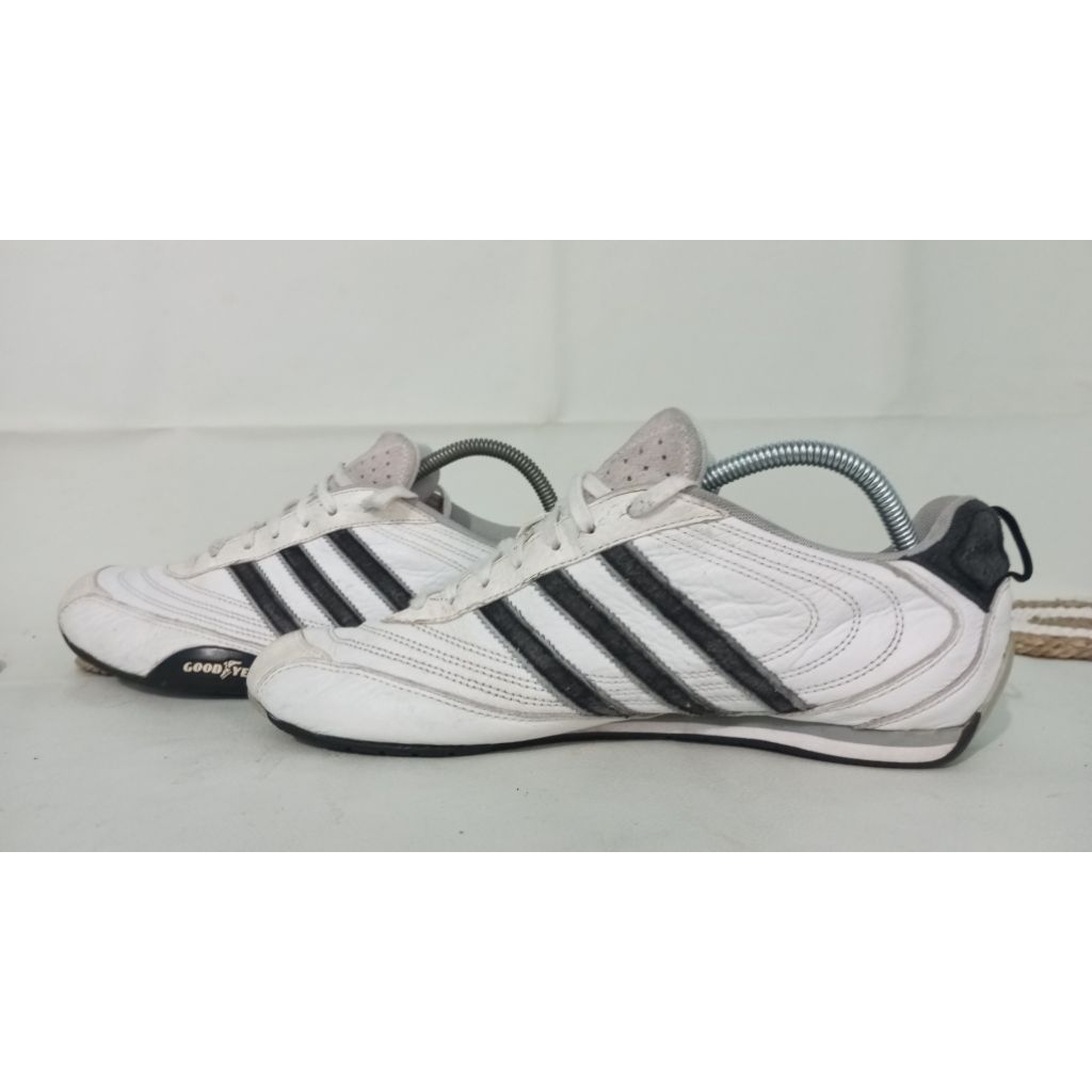 Sepatu adidas goodyear
