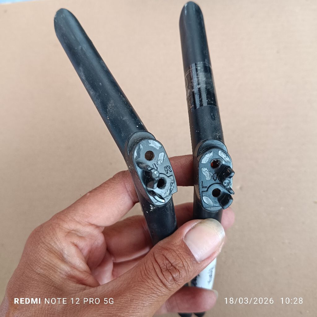 stand kaki dudukan asli tv televisi HISENSE 32A6000F