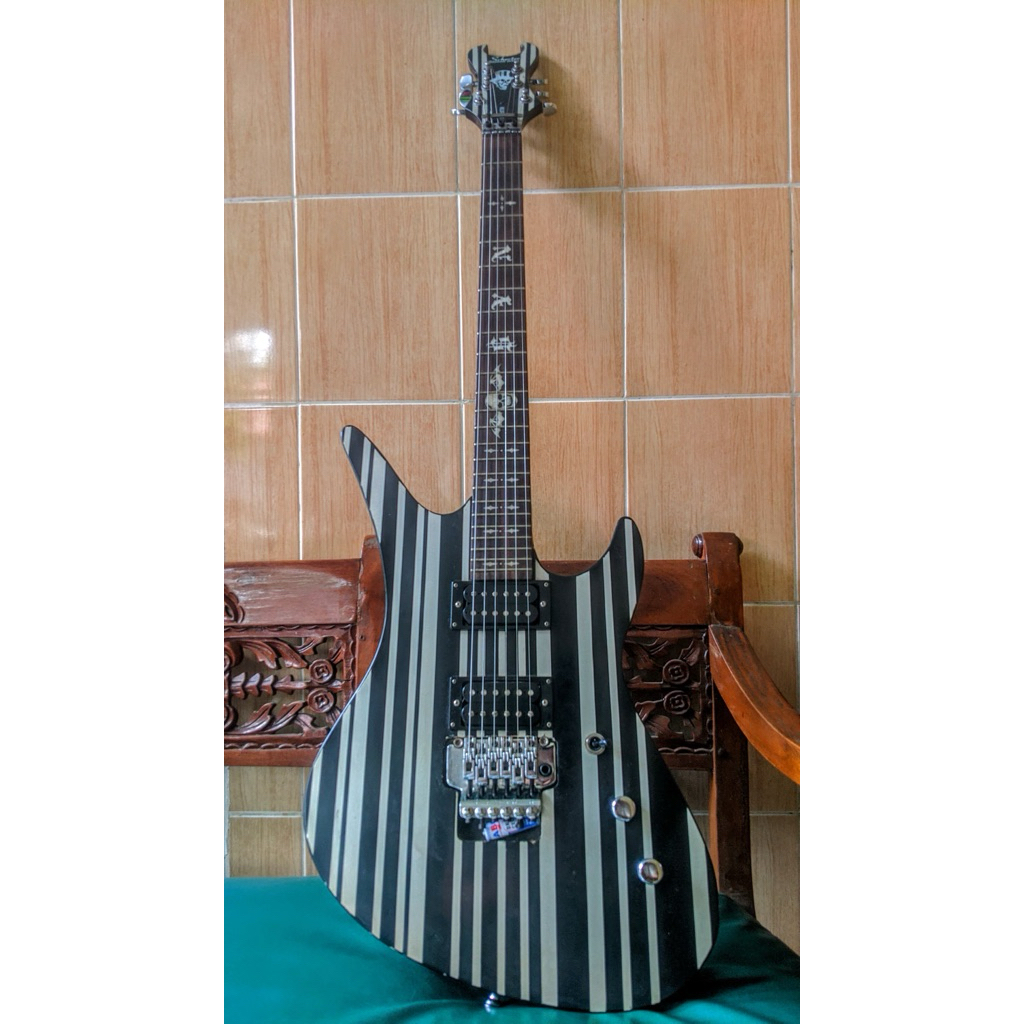 Gitar Shecter Syns Gates A7X