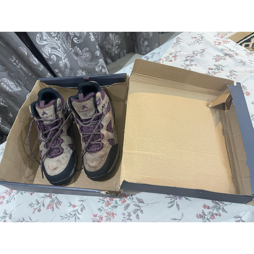 Preloved Eiger WS X Tyranno WS Sepatu Trekking Ukuran 37