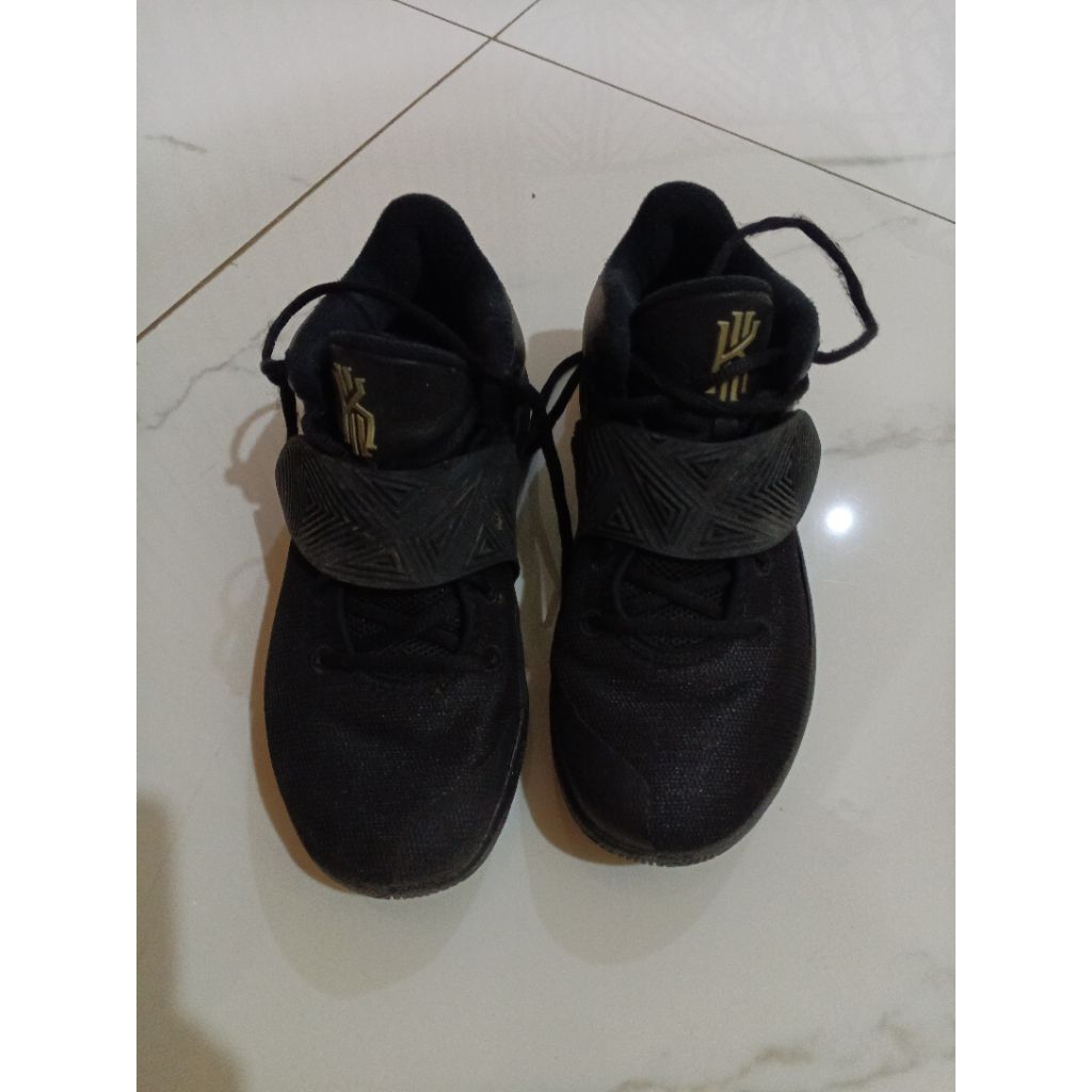 Nike Kyrie Flytrap 3 - second - rarely used