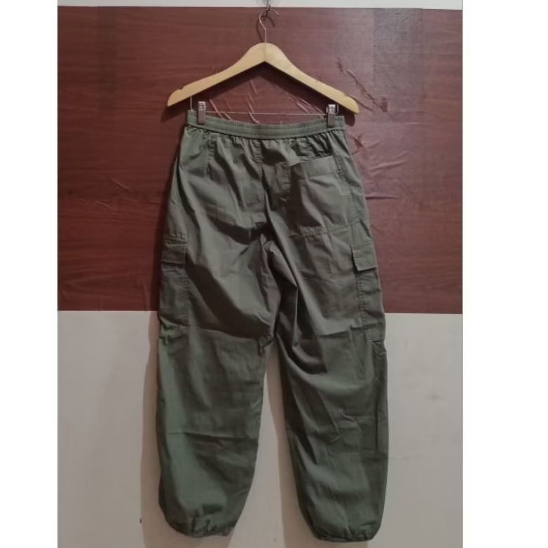 uniqlo wide cargo jogger pants