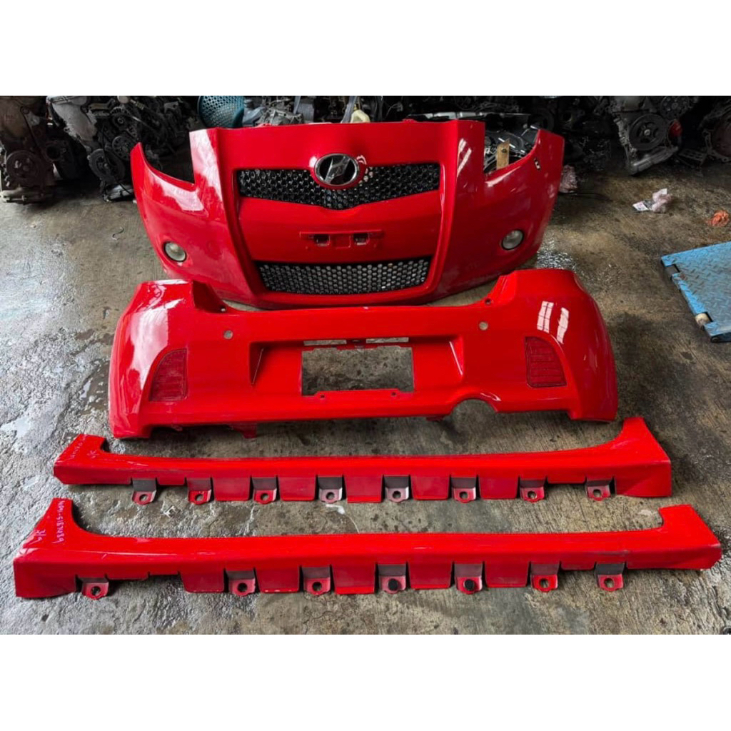 Bumper set Toyota Vitz / Yaris