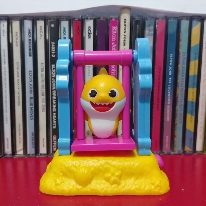 Mainan KFC Chaki Meal Pinkfong Baby Shark Kuning Ayunan