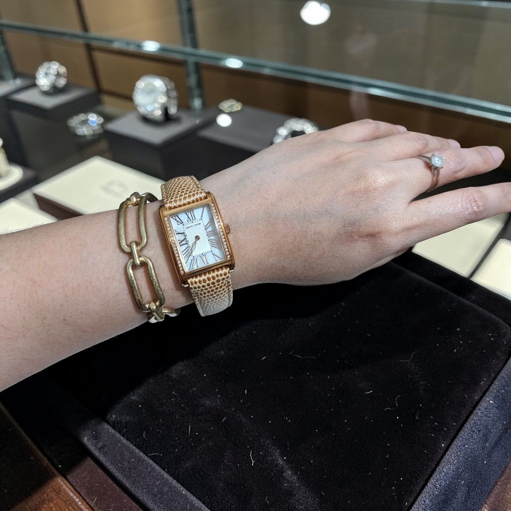 Jam tangan wanita Pierre Cardin