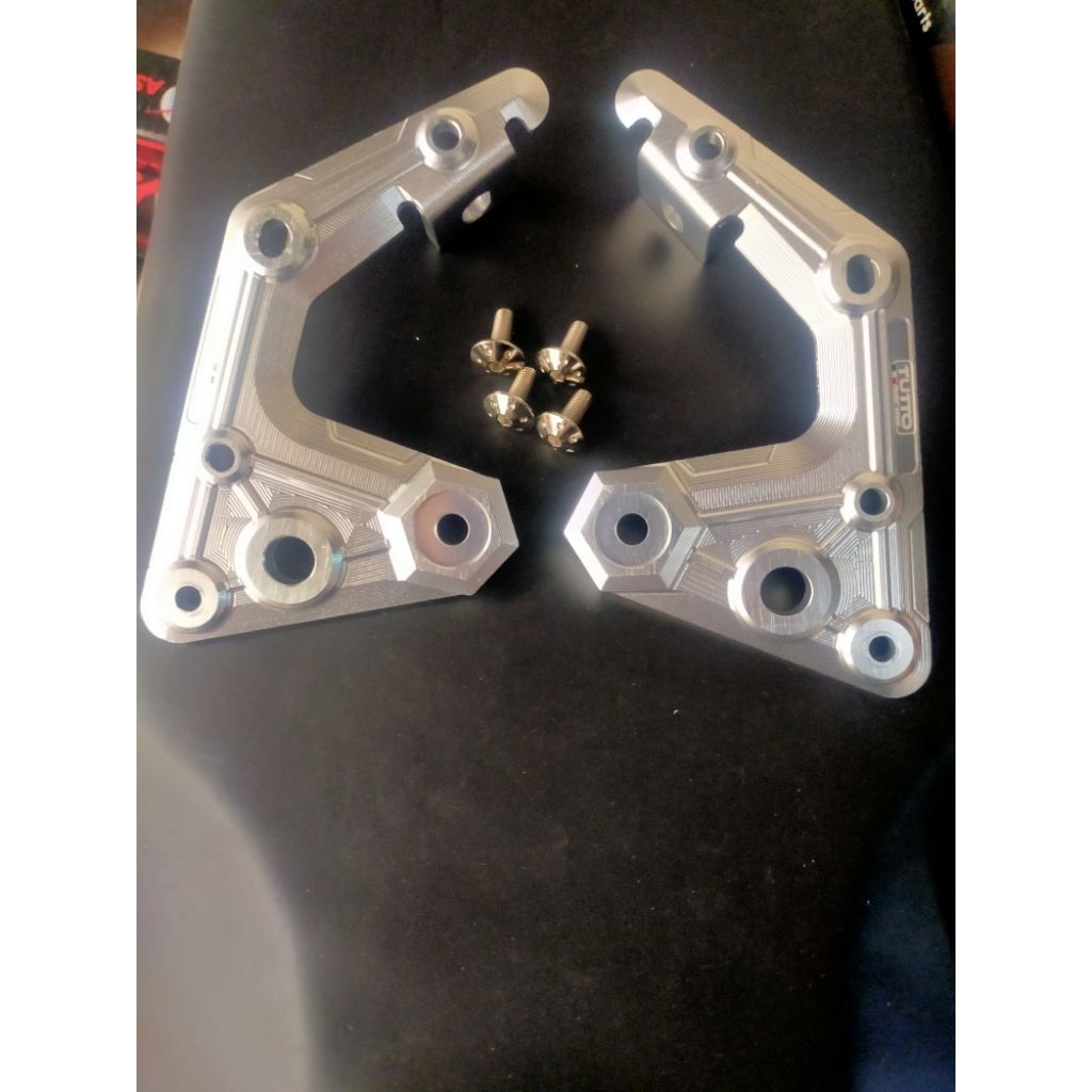 BREKET KUPING LAMPU DEPAN RX KING CNC TUTTO SET PLUS BAUT 4PCS / BREKET KUPINGAN LAMPU DEPAN RX KING