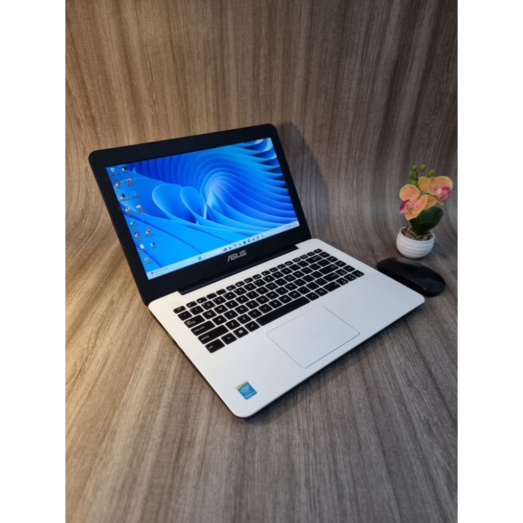 Murah  ASUS 14"" Ram 10GB Intel Core i3 4030U 4Core SSD 128GB + 500GB Win11 putih mulus