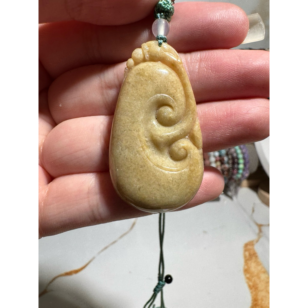 Liontin Giok Kuning Ruyi