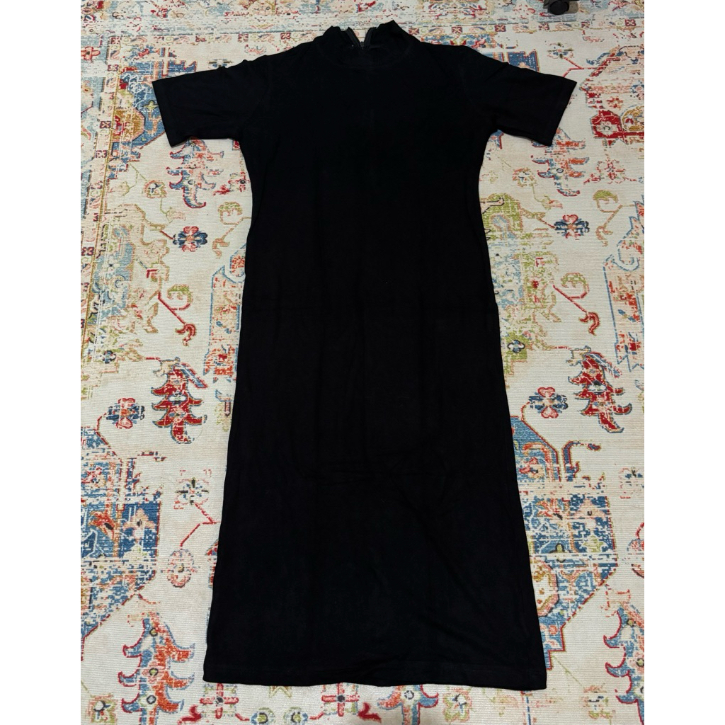 Dress Hitam Polos Midi