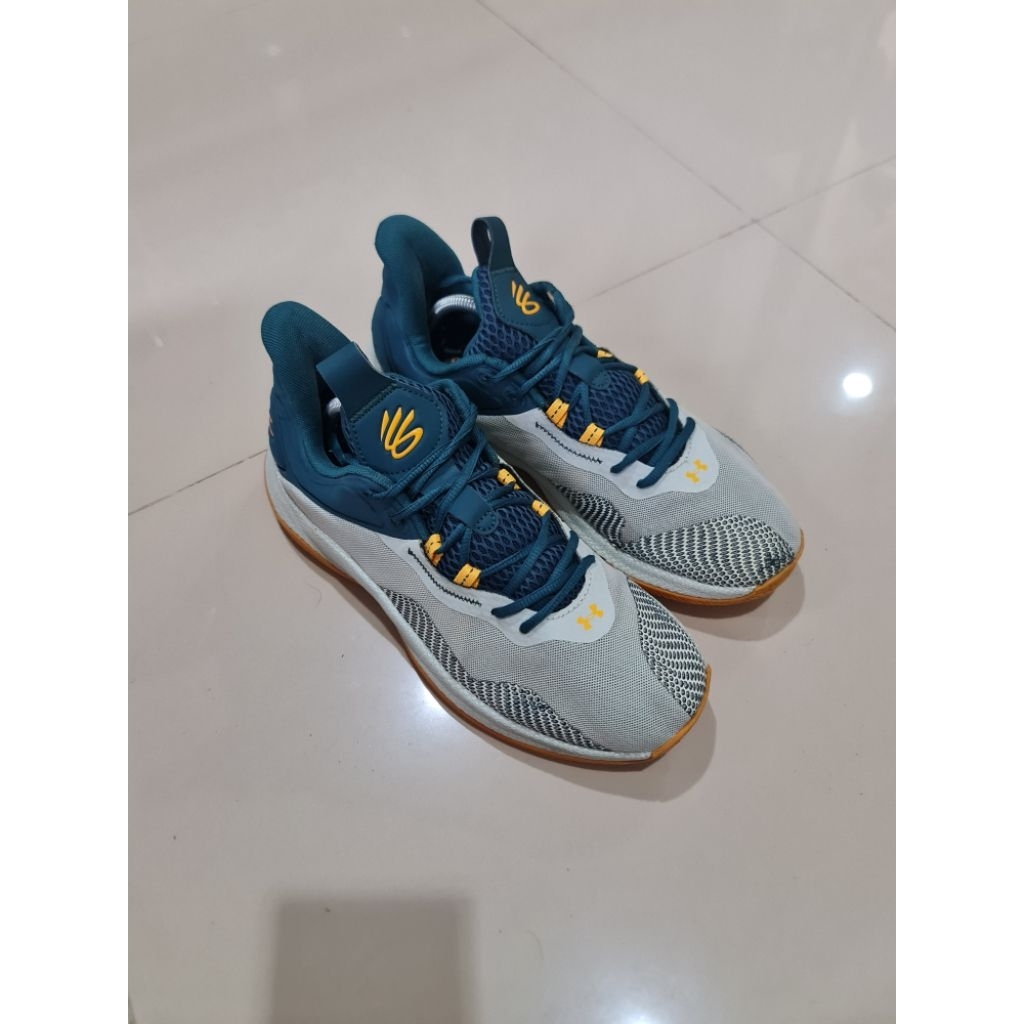 087. Sepatu Pria Under Armour Curry Hovr Green Tourmaline
Mantan / Bekas / Second

Size : 44
insole 