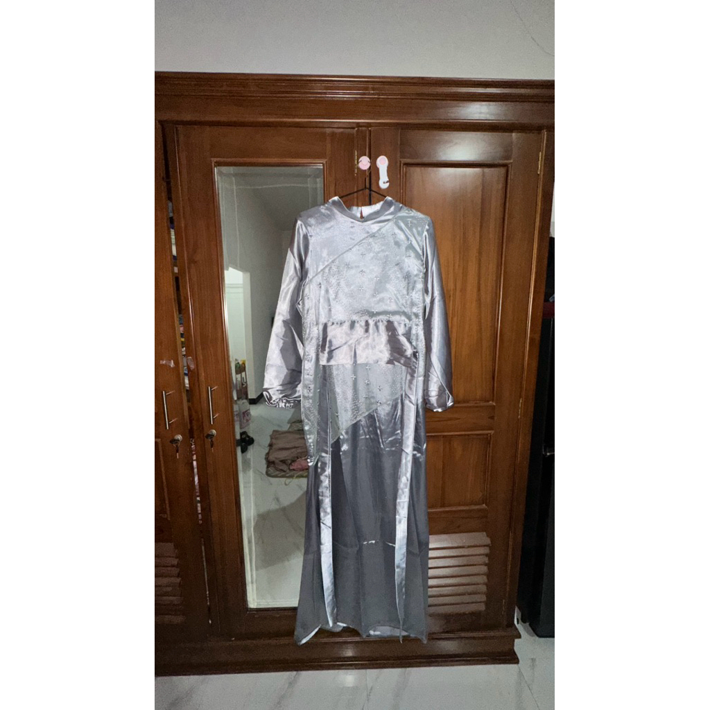 Preloved Dress Satin Abu Grey Bridesmaid Kondangan Brukat