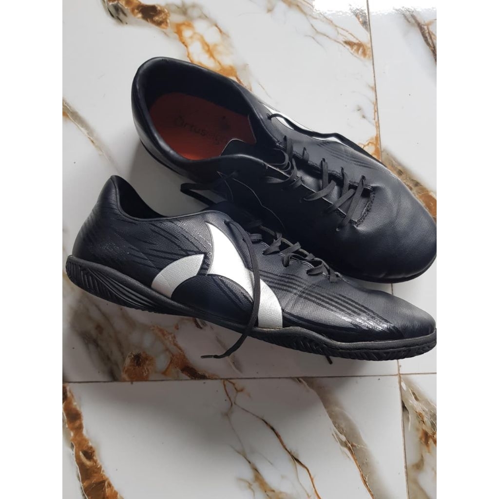 Sepatu Futsal Ortuseight Horizon ukuran 46
