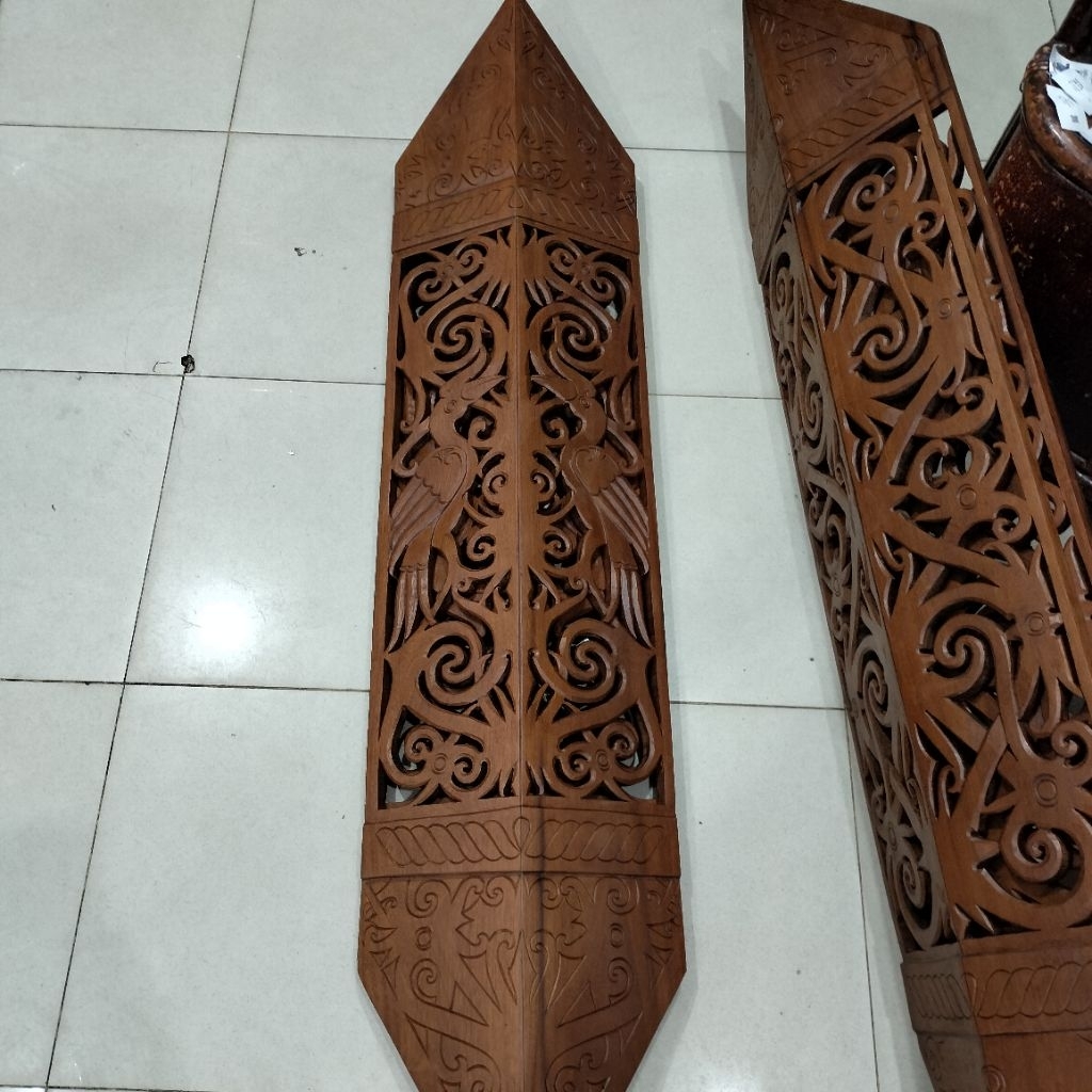TAMENG ULIN KHAS DAYAK - PERISAI TRADISIONAL KHAS DAYAK - TAMENG UKIR ULIN ASLI