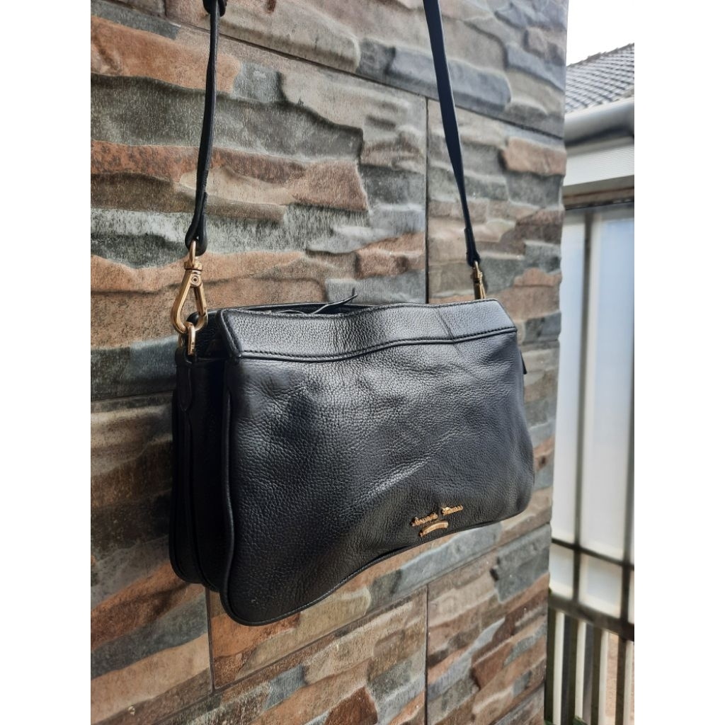 Sling Bag Hitam Kulas SAMANTHA THAVASA