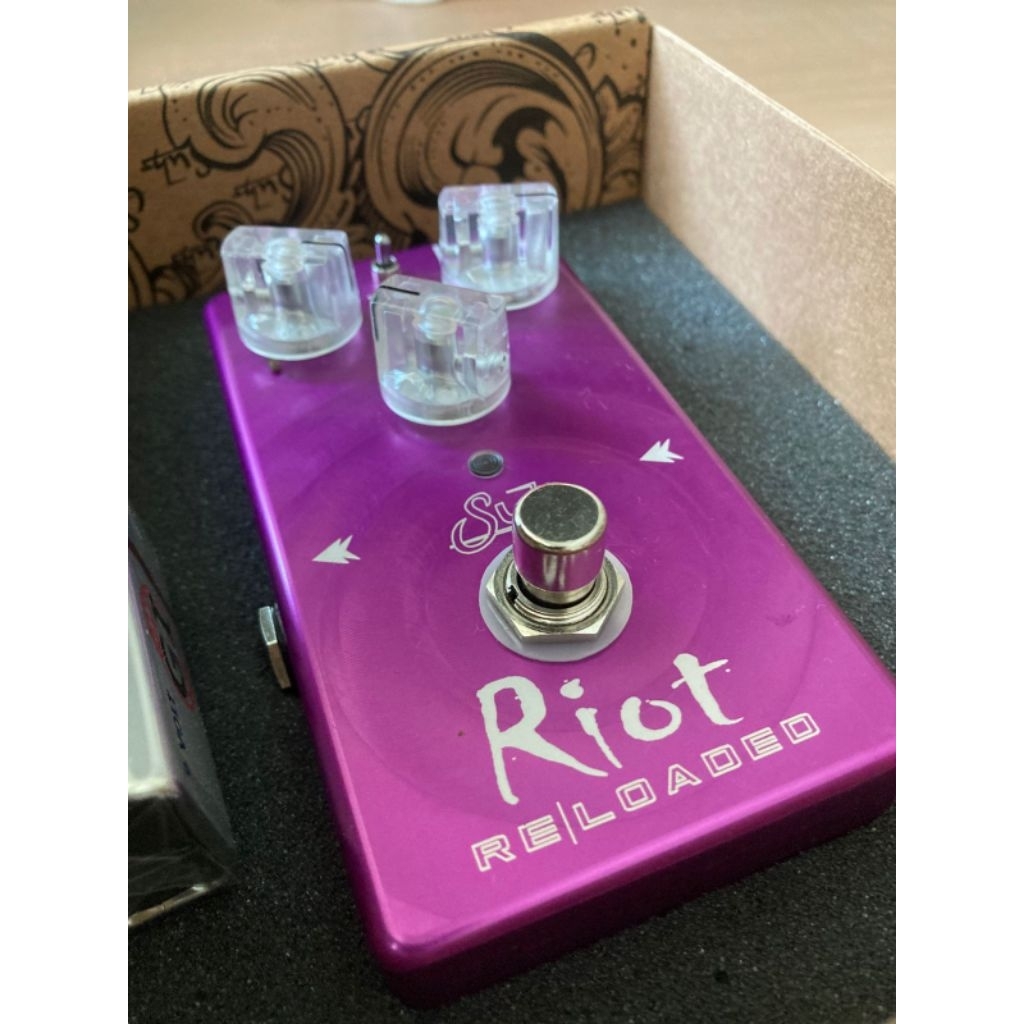 Suhr Riot electric guitar pedal stompbox distortion efek gitar listrik
