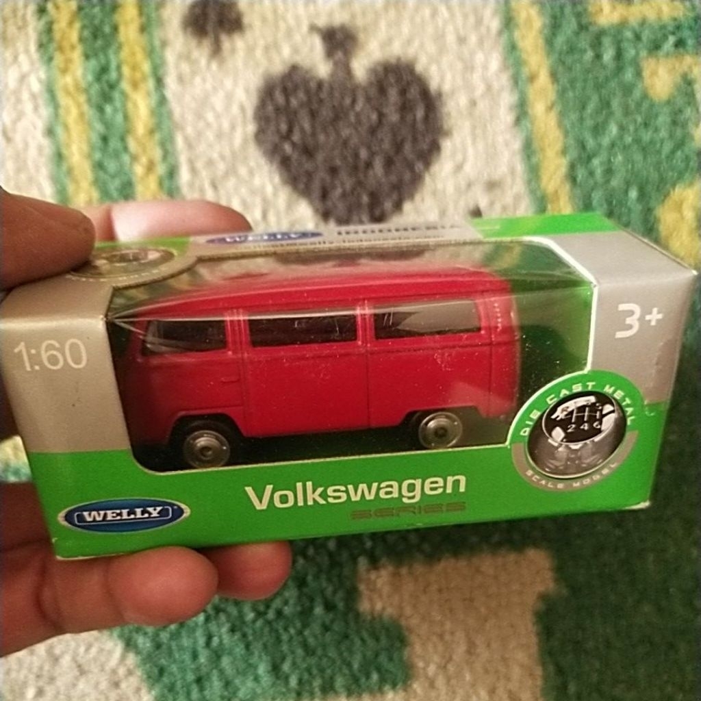 Vw Comby Red Welly Skala 1:64
