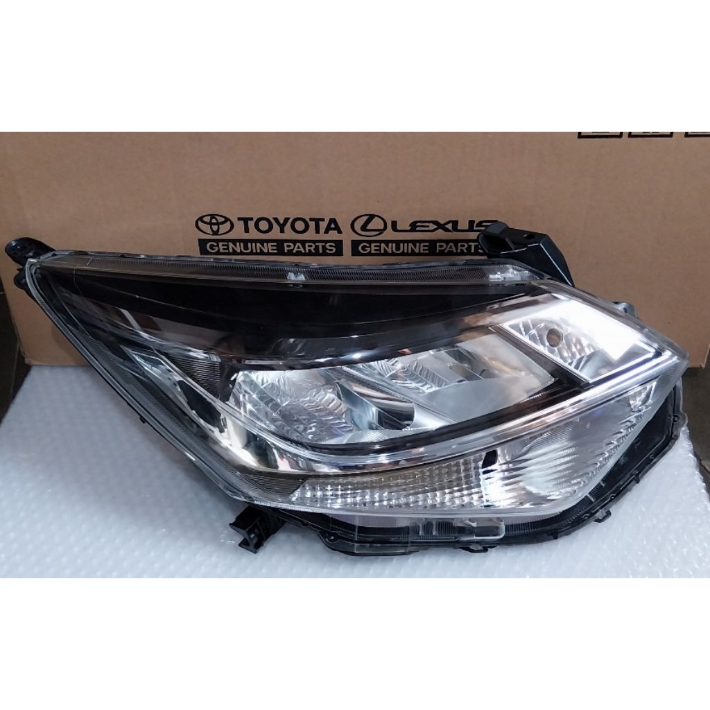 headlamp kanan calya /sigra facelift