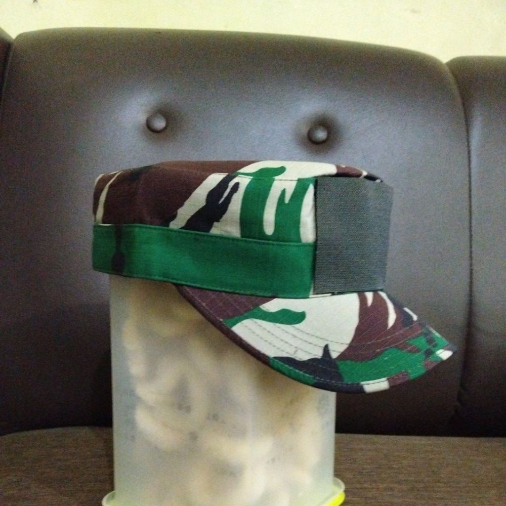 Topi pet/ komando PT sarana a.s jatah TNI AD