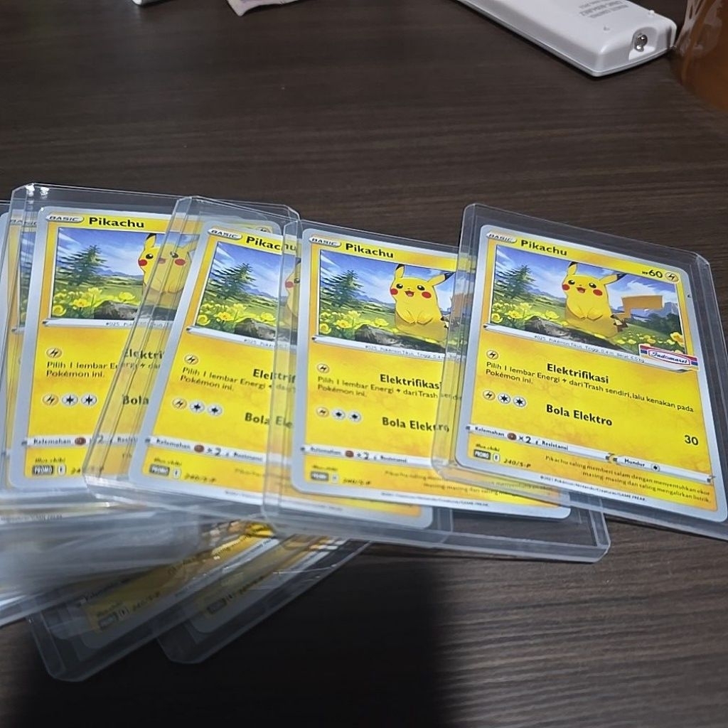 kartu pokemon Pikachu