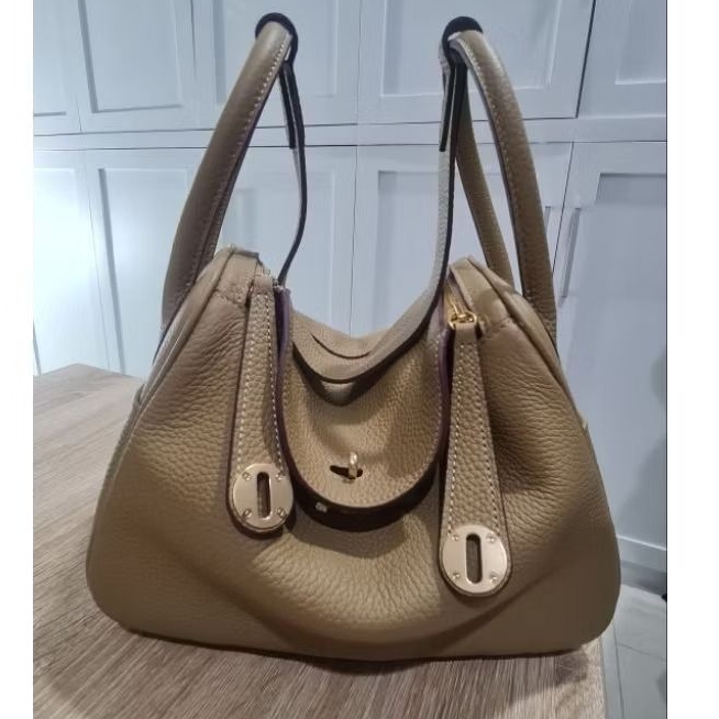 Pretty Lindy bag