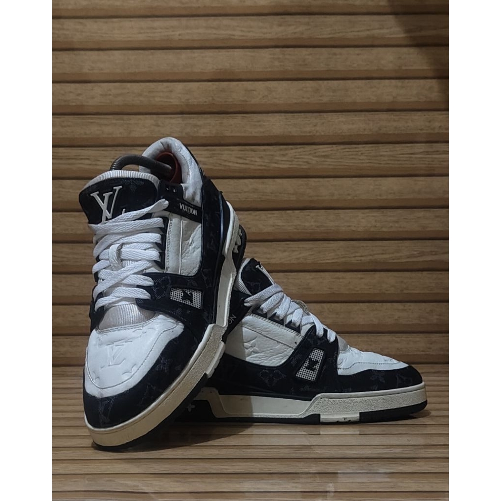 Lv Trainer Black White