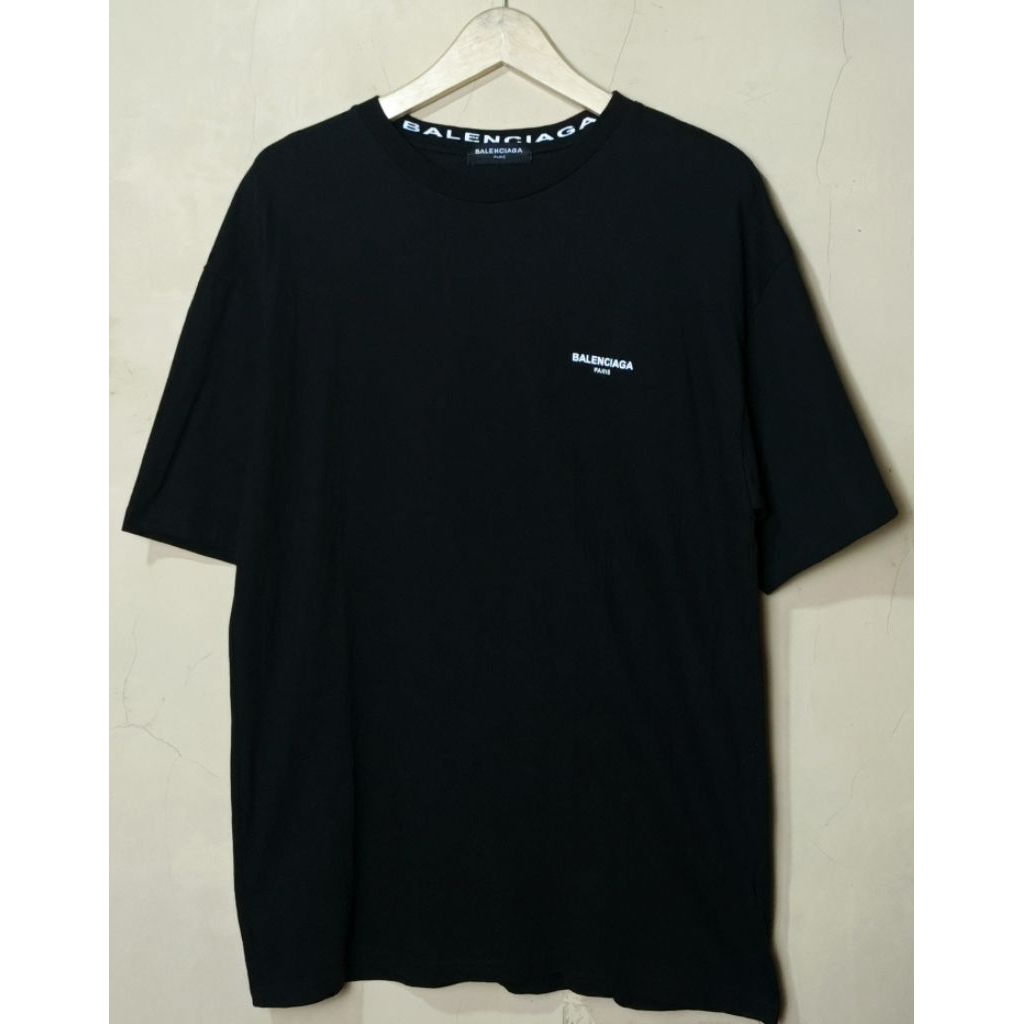 Kaos tshirt balenciaga hitam size L