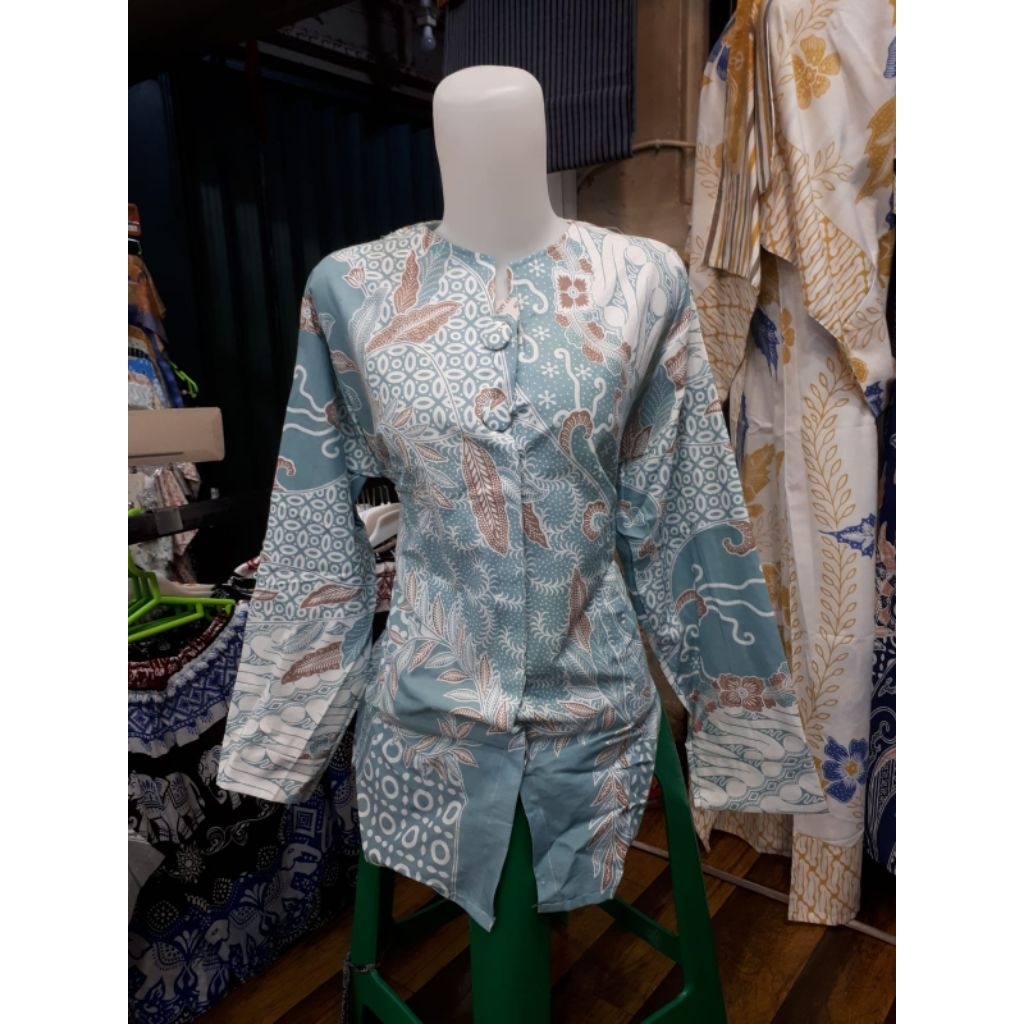 Blus Batik Wanita Modern, Blus Kerja wanita motif kamcing warna biru muda