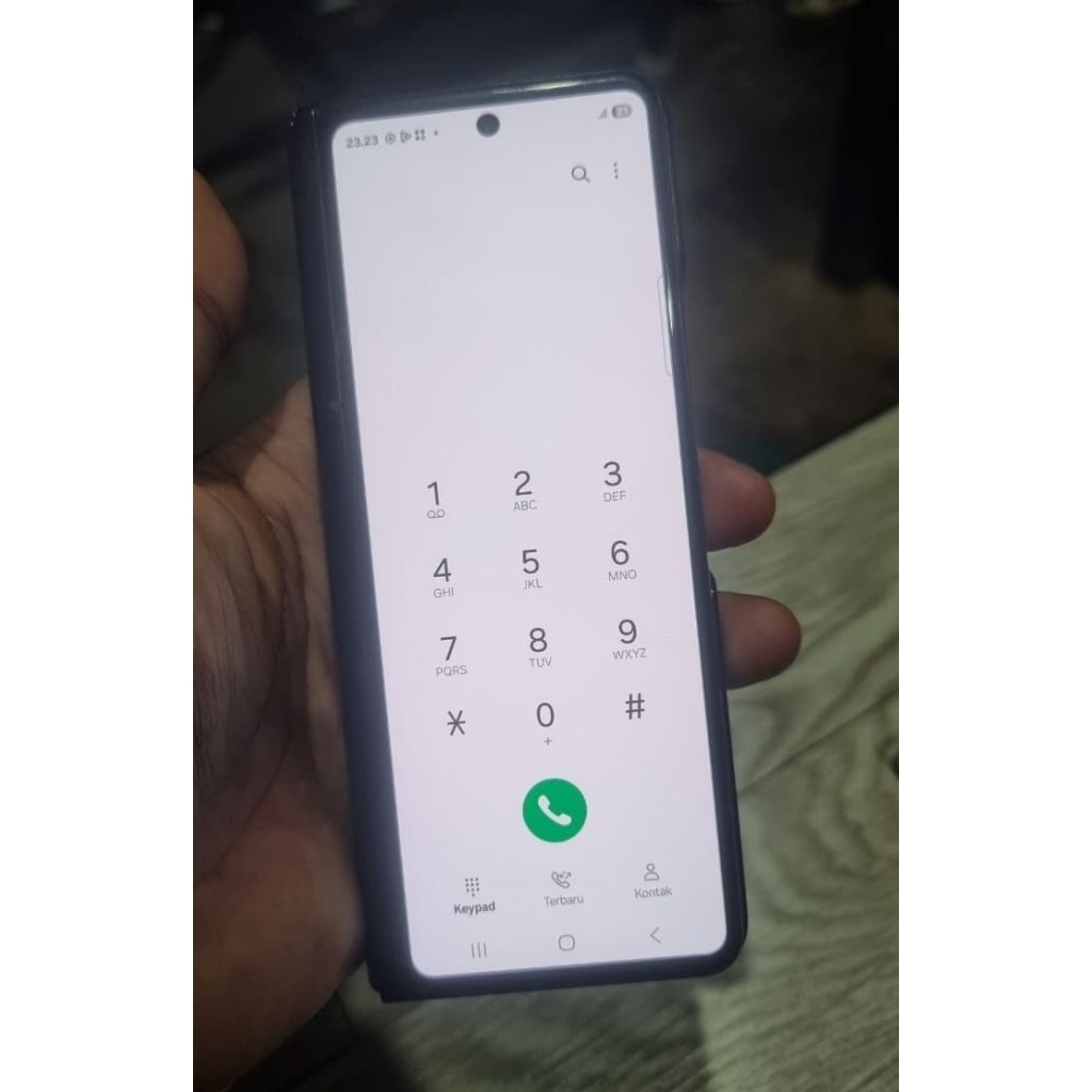 LCD depan Samsung Z Fold 3