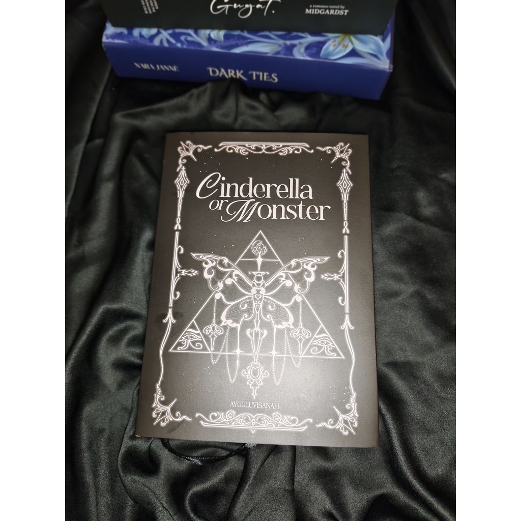 Preloved Novel Cinderella or Monster‼️