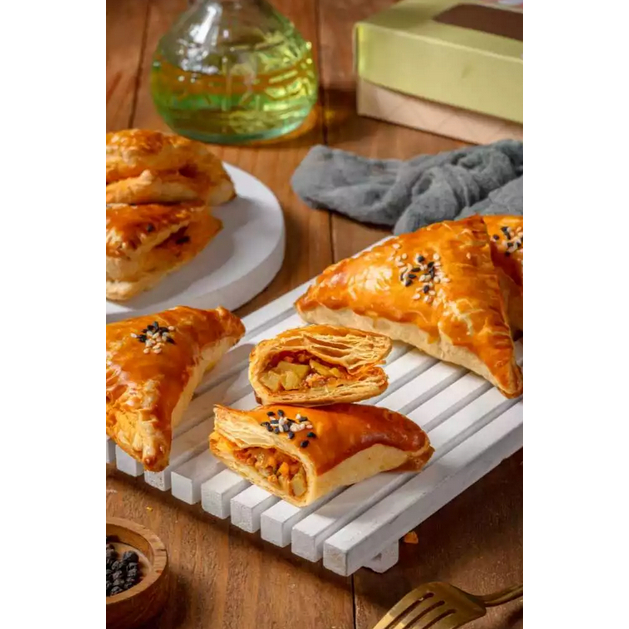 Goela Semoet Puff Pastry Goela Semoet  Potato Cheese / Chicken Curry / Apple oleh oleh makanan bandu