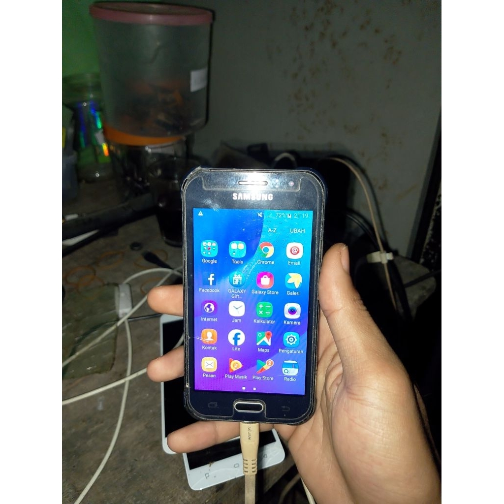 Hp bekas samsung J1 AC kondisi seperti di gambar minus batre dan backdor