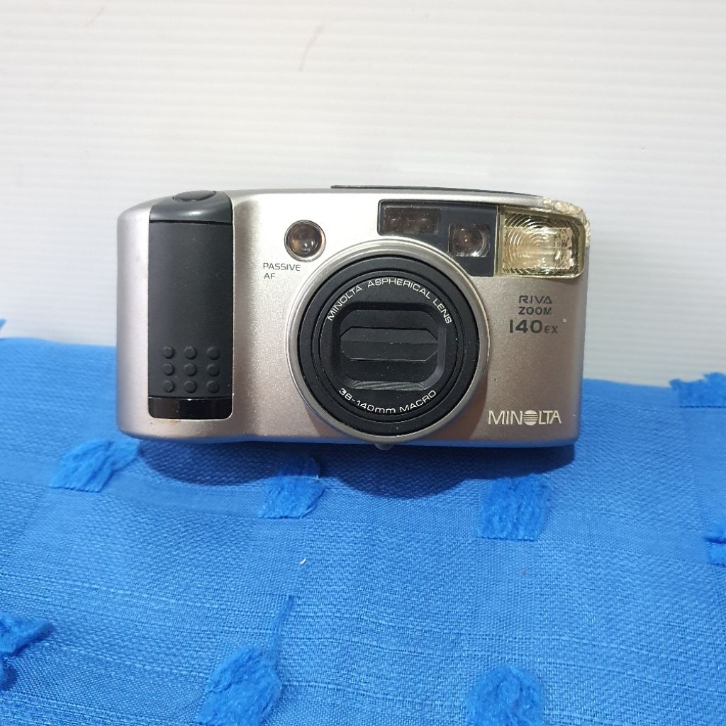 kamera analog minolta riva zoom 140EX