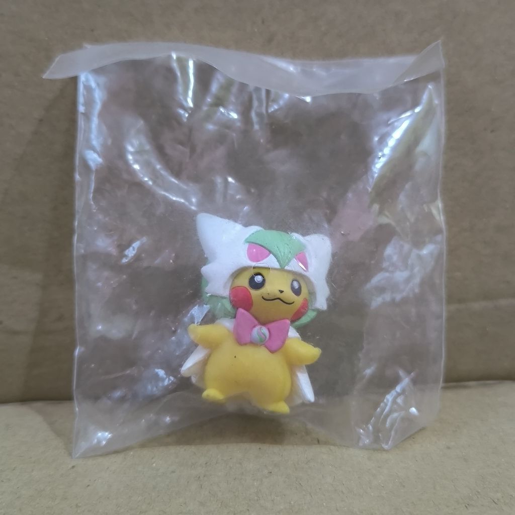 Pokemon Center figure collection Pikachu in Mega Poncho Vol.2 Pikachu in Pokemon Mega Gardevoir Ponc