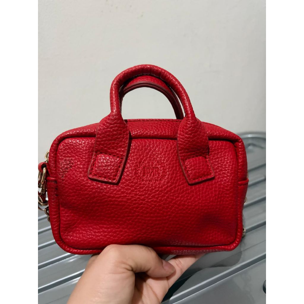 Preloved Tas Sling Kulit Asli Warna Merah