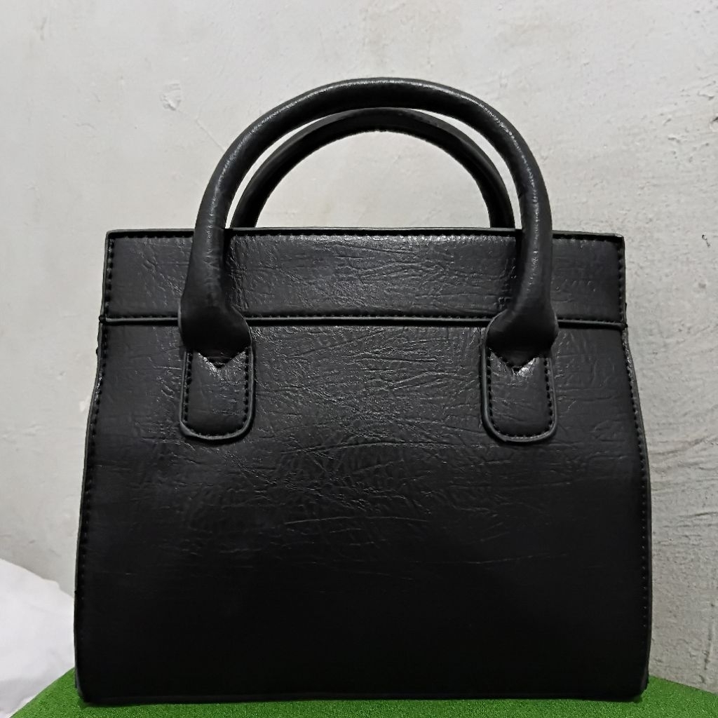 Tas Stradivarius Hand Bag/Sling Bag Warna Hitam
