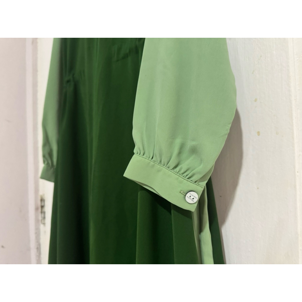 gamis syari dengan khimar softpad ALHAURAA warna hijau basil preloved free cadar