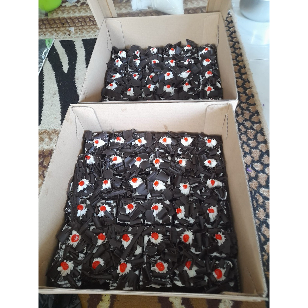 Bolu Cake Blackforest Sekat 36 Potong
