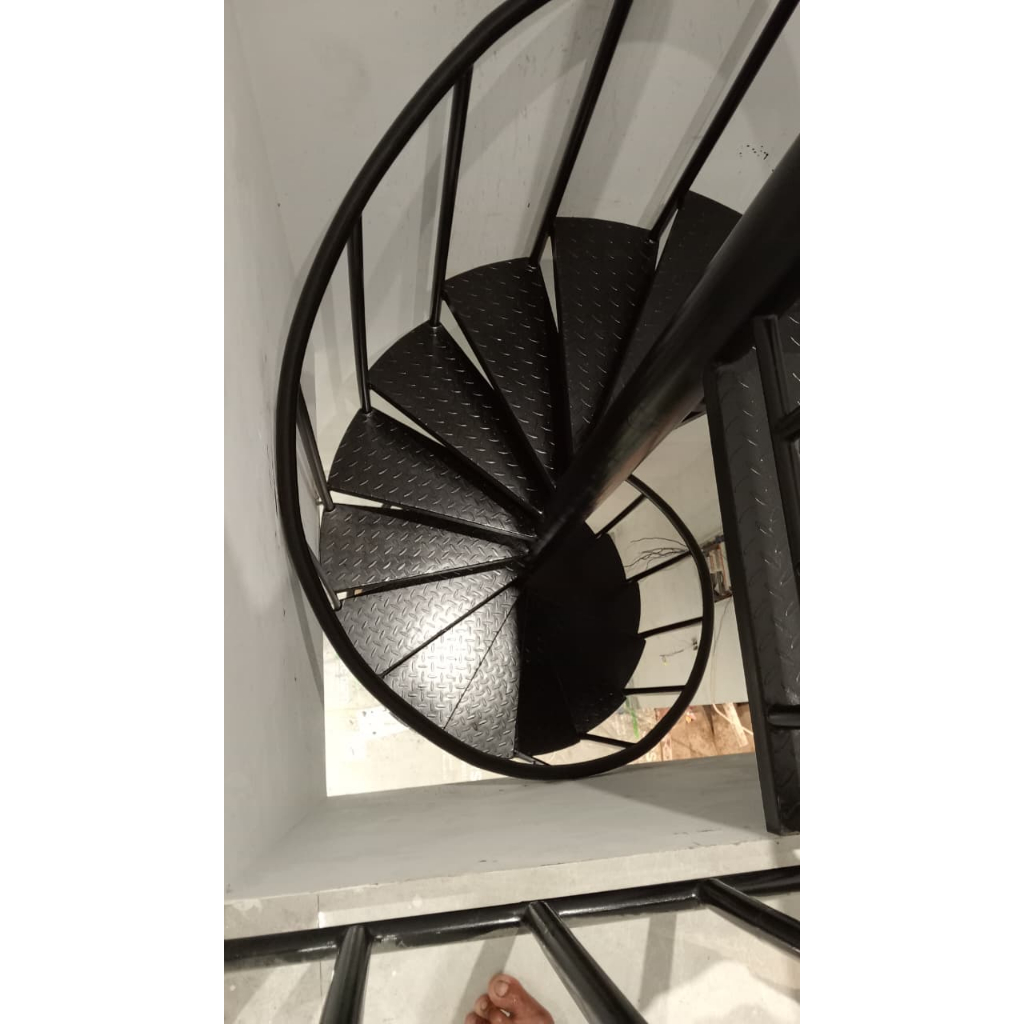 Tangga Putar Besi Minimalis | Tangga Spiral Modern Custom Hemat Ruang
