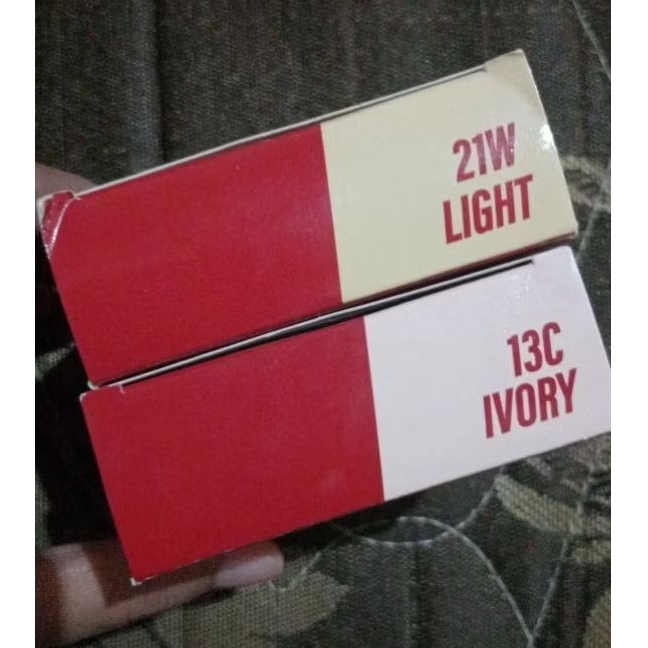 Cushion OMG Shade 13C Ivory & 21W Light